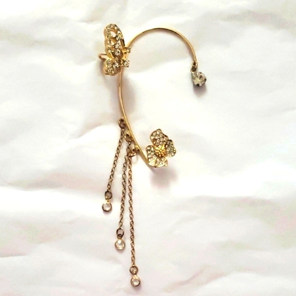 Elegant Gold Floral Ear Cuff